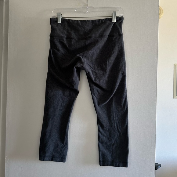 Lululemon Athletica Gray Stretch Comfy Classic Cropped Leggings size 8 EUC - Picture 1 of 7